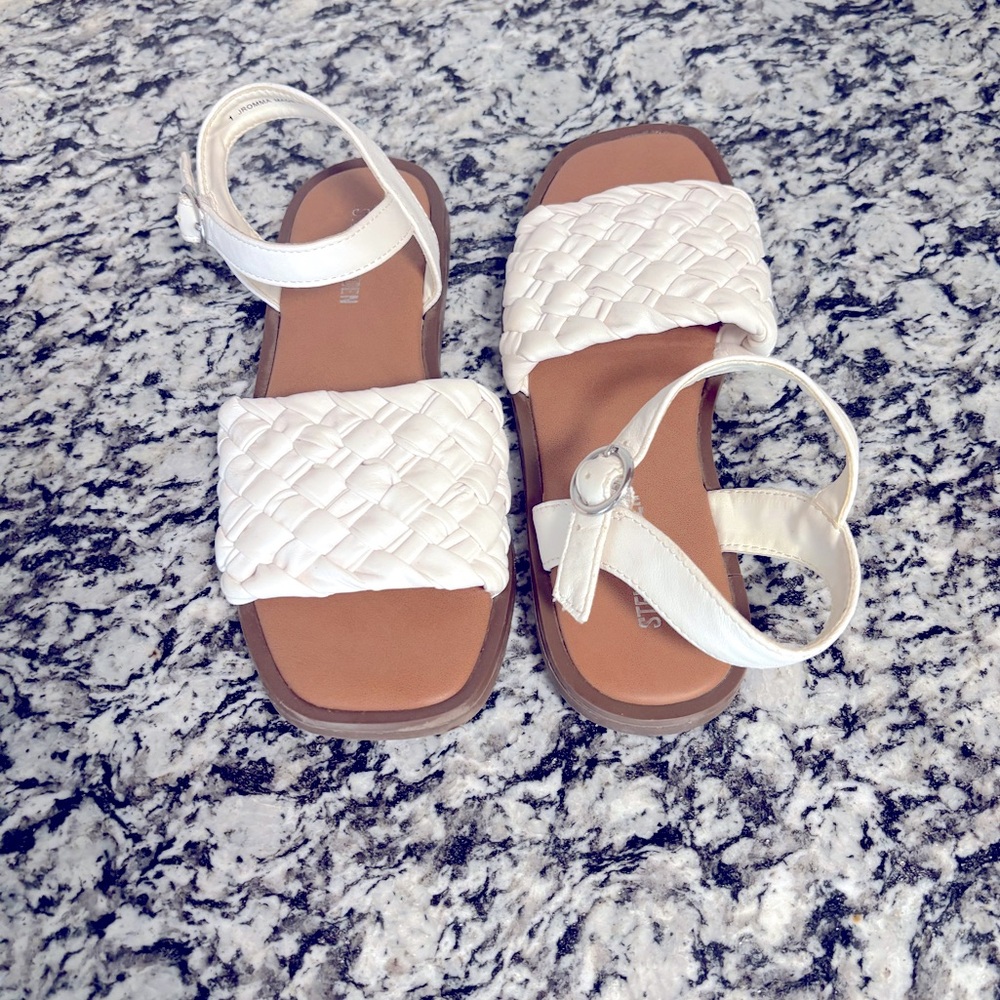 Steve Madden Girls White Braided Sandals Size: 1